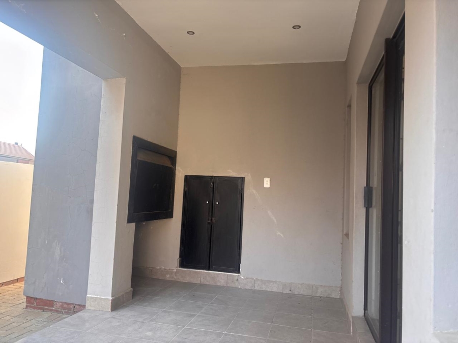 3 Bedroom Property for Sale in Wild Olive Estate Free State